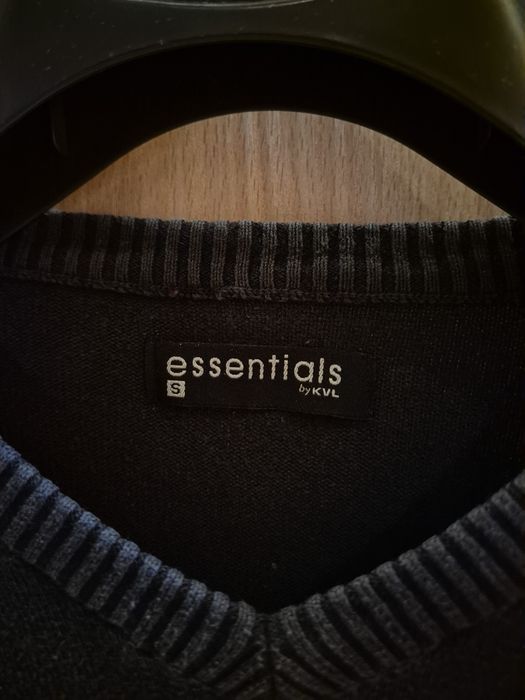 Продавам мъжки пуловери