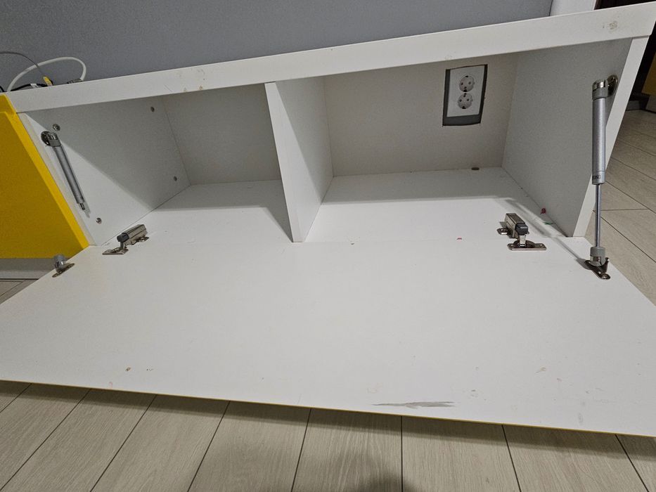 Mobilier living/TV alb cu galben