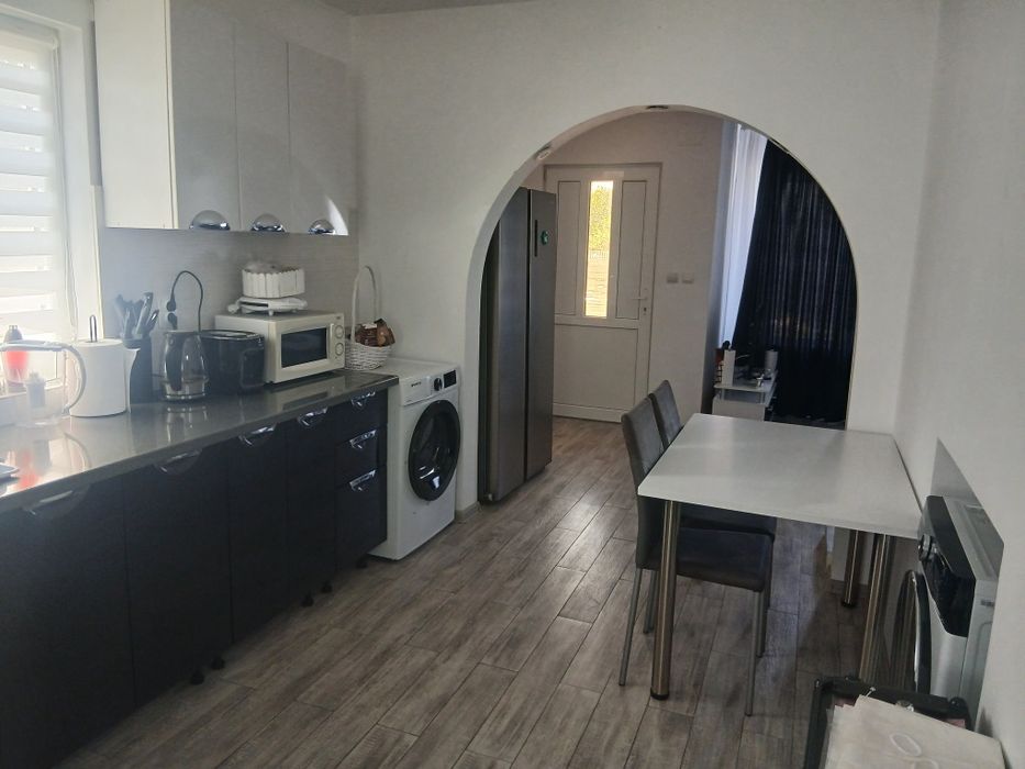 Închiriez casă, parter+ etaj