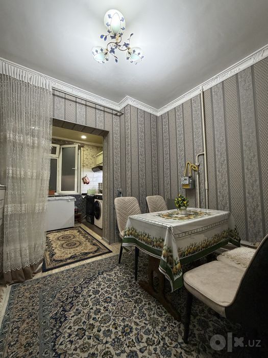 Продаётся Юнусабад 17-кв 2/2/5