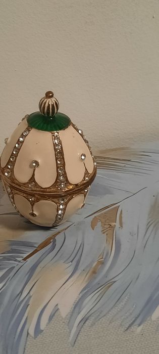 Ou cu bijuterii decorative,cuib de perle.Predare București.