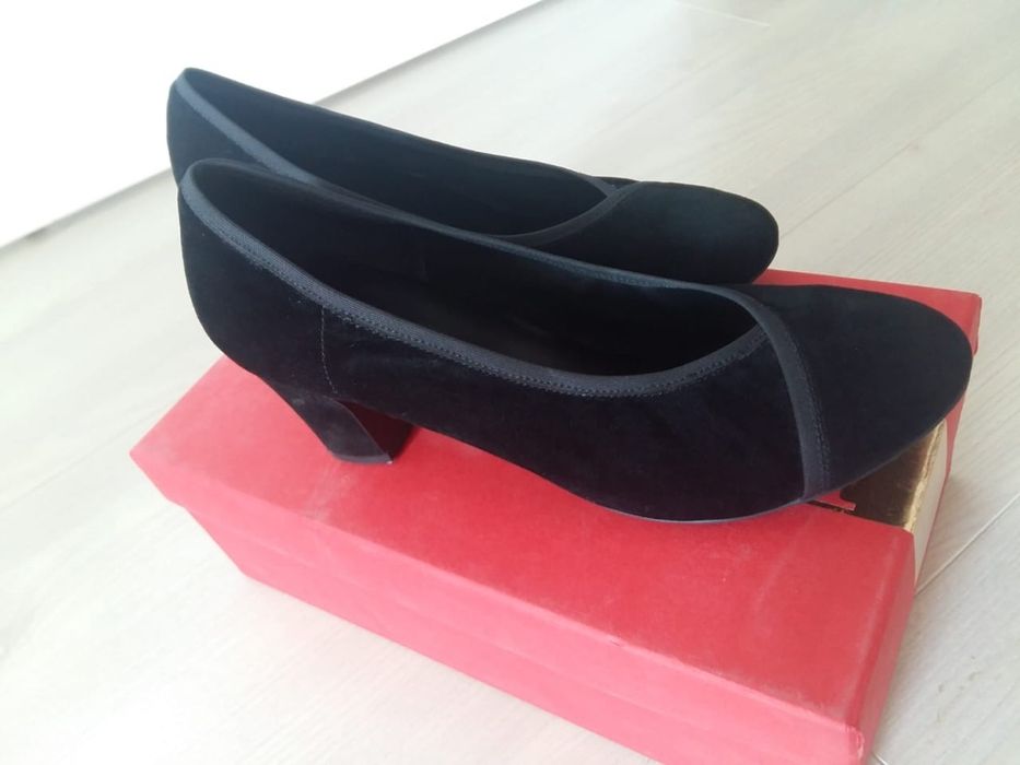 Продам туфли замшевые