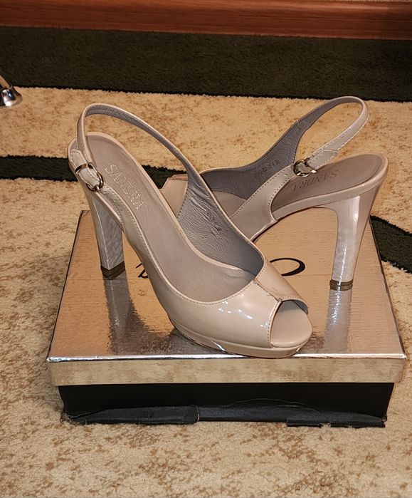 Продаются Босоножки