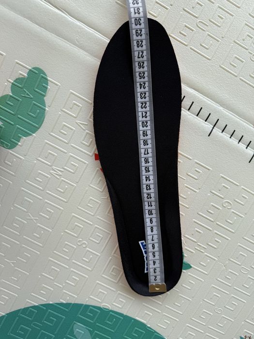 Новые кроссовки 46 размера