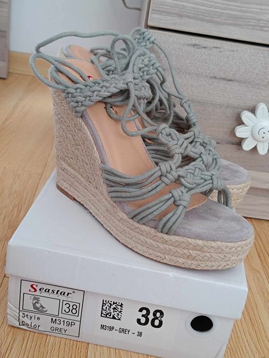 Дамски сандали с платформа