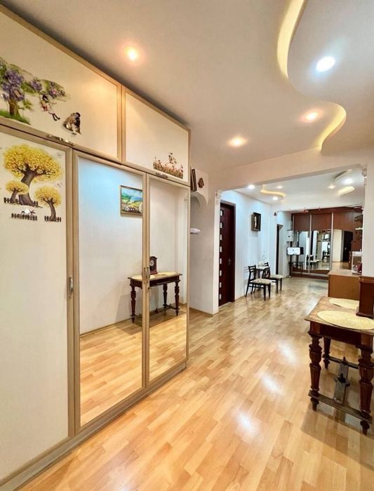 Ойбек Банковский дом квартира 5 комнатная площадь 182 парковка  ШохМед