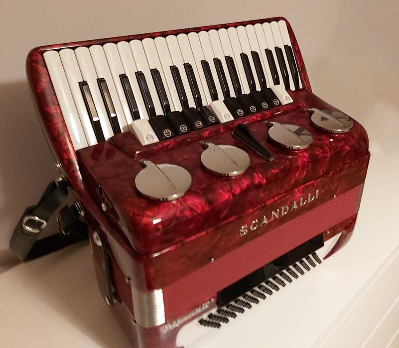 Акордеон Scandalli 96 баса