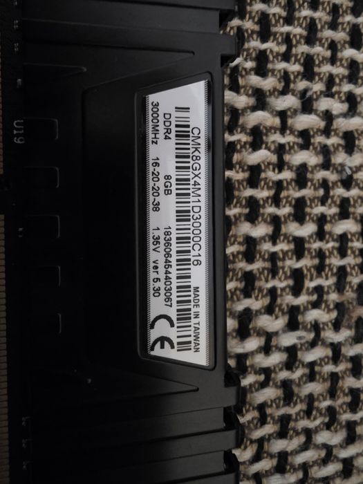 Vând ram pc 8gb ddr4 3000mhz