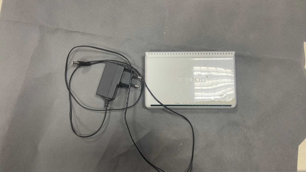 Switch Tenda,  Router ASUS