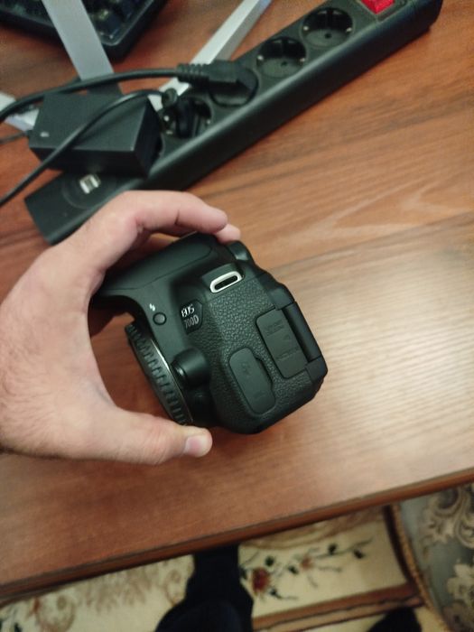 Canon EOS 700D + объектив 50mm f/1.8

Отличный комплект для фото