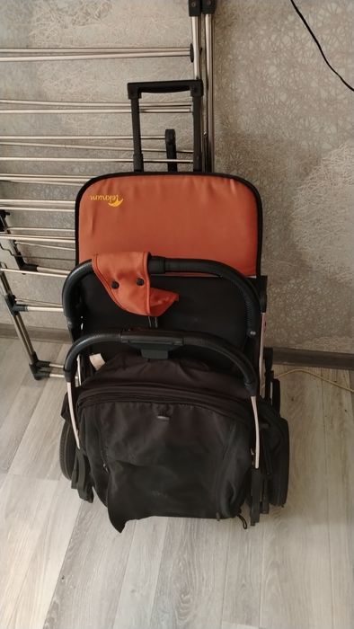 Продам детскую коляску лёгкую чемодан