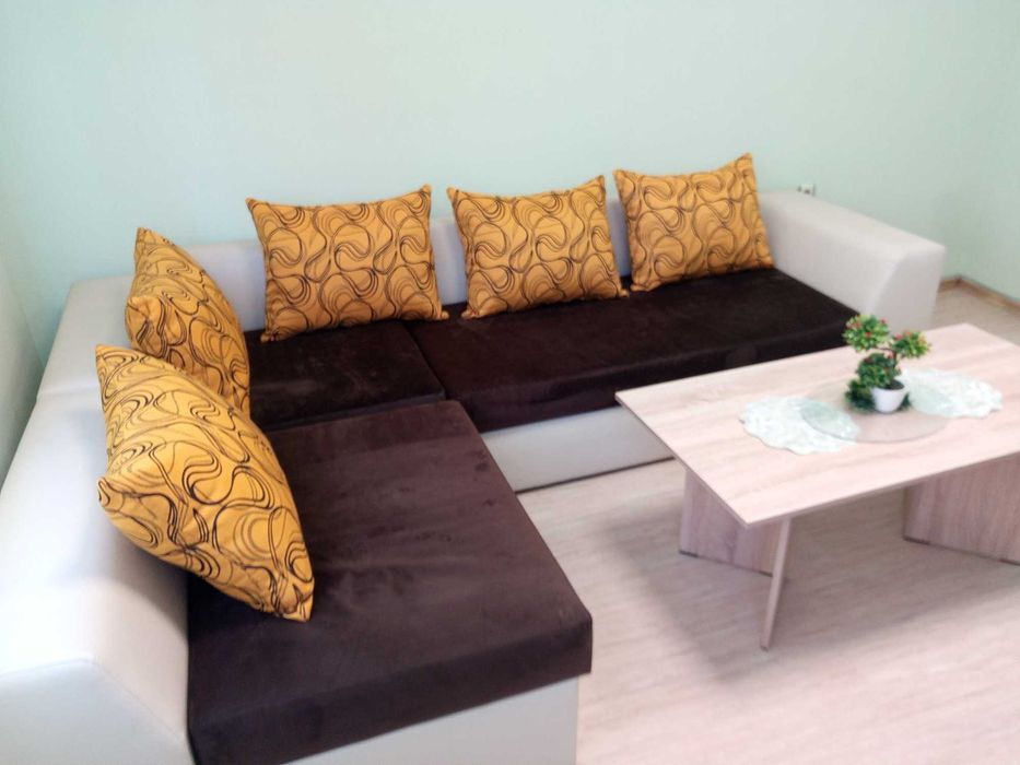 Дава се под наем Тристаен апартамент в Варна, Център - 94 кв.м за 820 € - Снимка #1