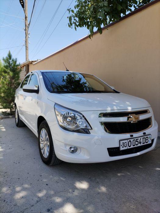 Автомобиль шевроле кобальт