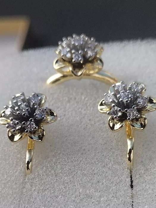 Ajoyib zamonaviy va ixcham zargarlik buyumlari toplami