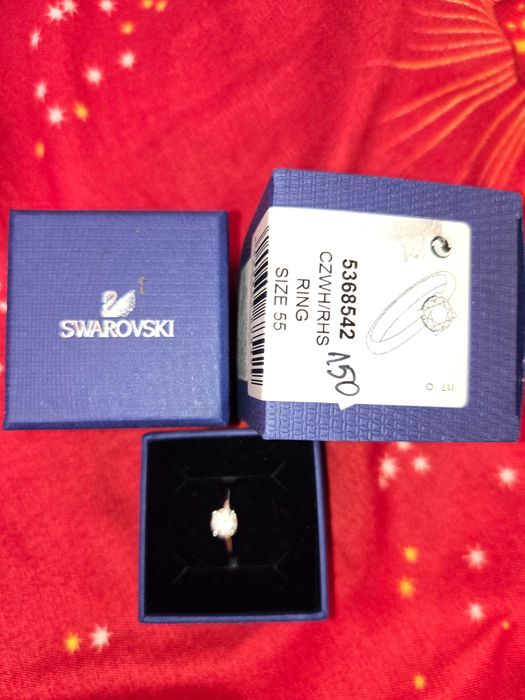 Продавам пръстен Сваровски