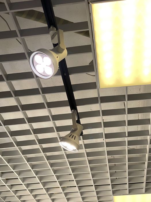 Продам направляющие светильники