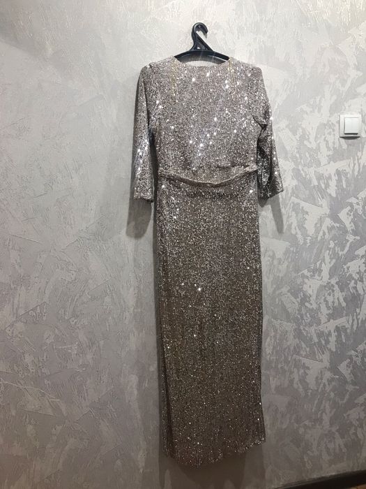 Продам женские платья.