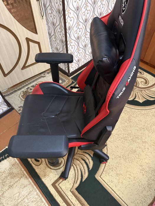 Игровое кресло MSI MAG CH120