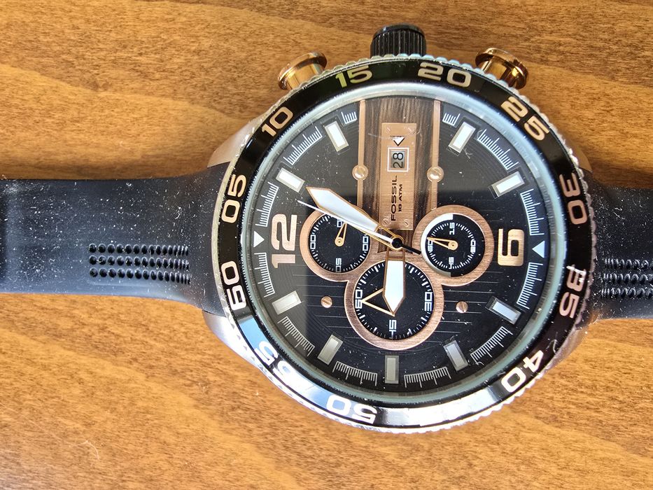 Продавам часовник Fossil