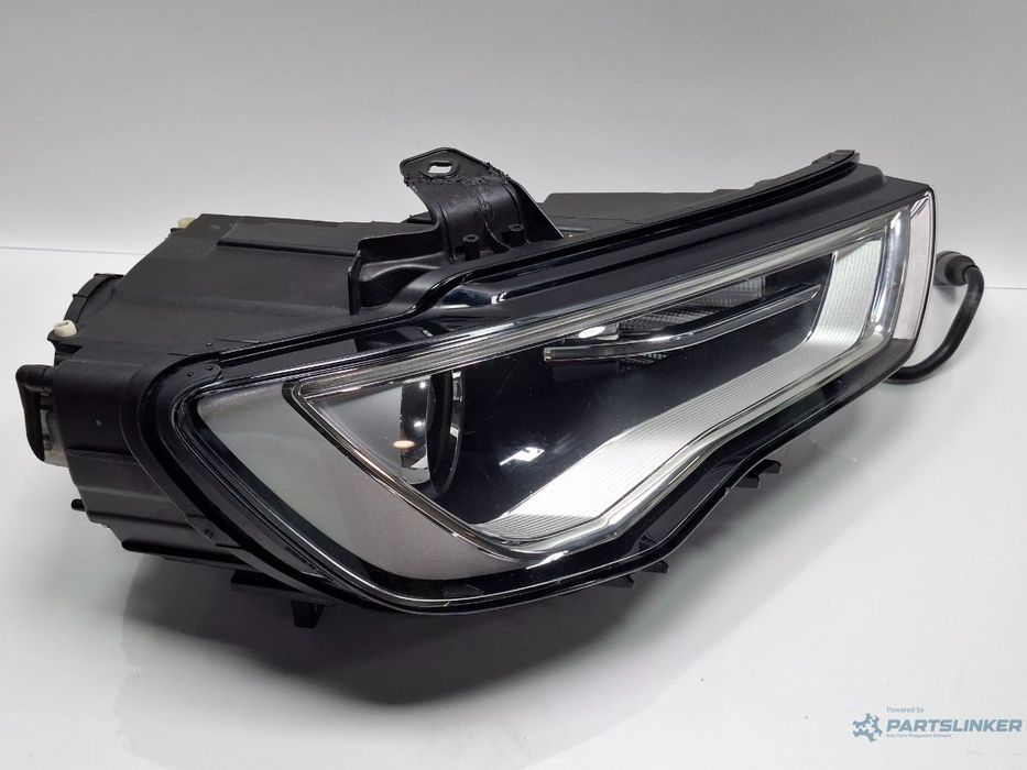 Far bi-xenon dreapta AUDI A3 Sportback 8VA, 8VF 2012 - > TDI CLHA 8V0941006
