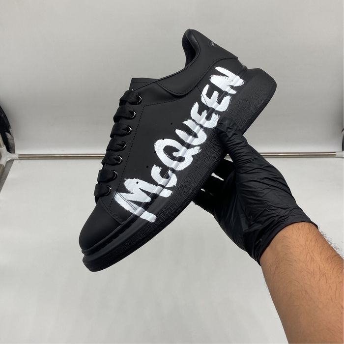McQeen Graffiti black *calitate premium* Full Box*