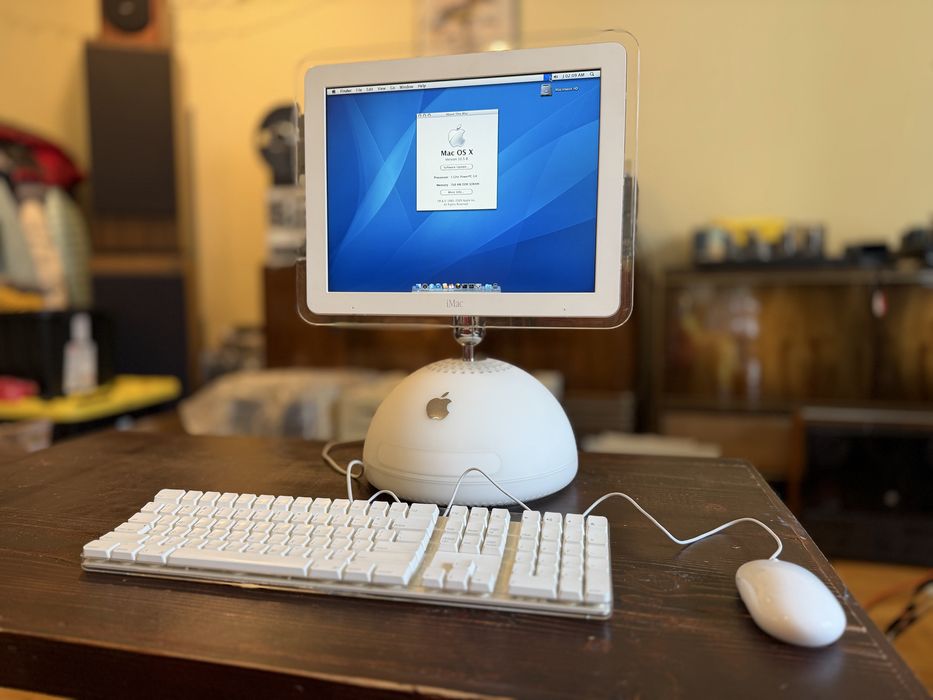 Apple iMac G4 lampă 15” - 1Ghz 768MB RAM 80GB HDD, AirPort (wireless)