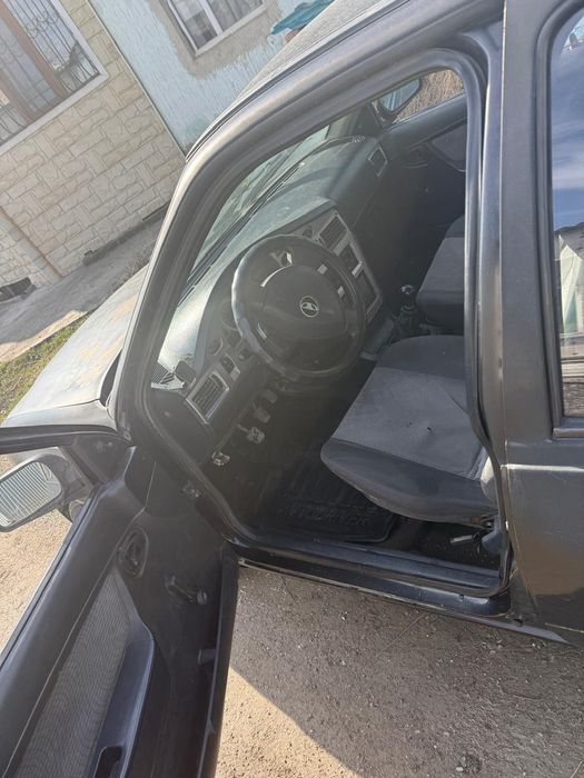 Продам Нексию срочно