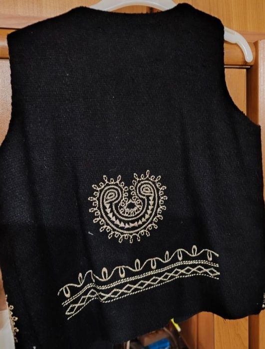 Costum popular tradițional romanesc