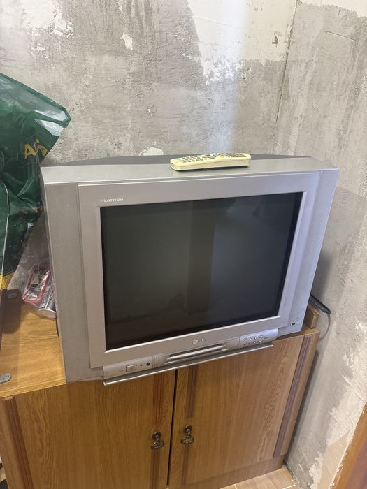 Отдам за 2 сникерса