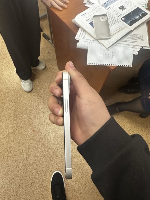 IPhone 13 белого цвета