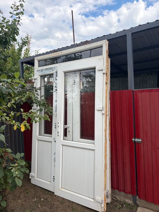 Продам пластиковые двери