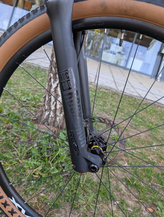 Vând bicicleta MTB Rockrider XC 900 carbon