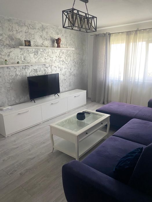 De închiriat apartament 3 camere