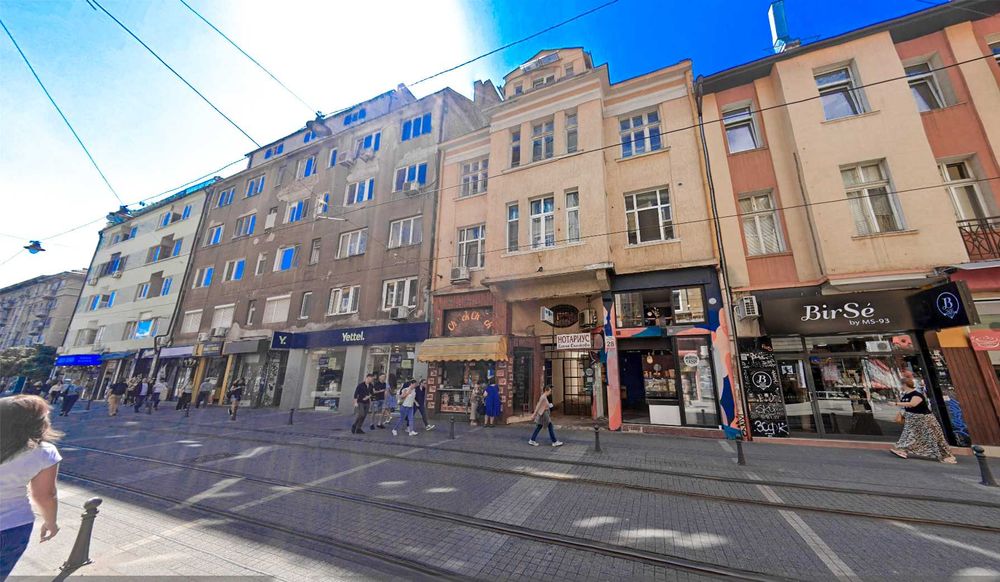 Тристаен апартамент на ул. " Граф Игнатиев " до пл. " Славейков "