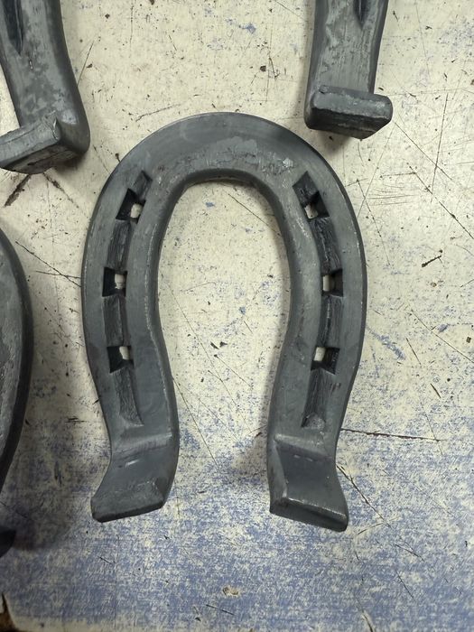 Подкови различни размери