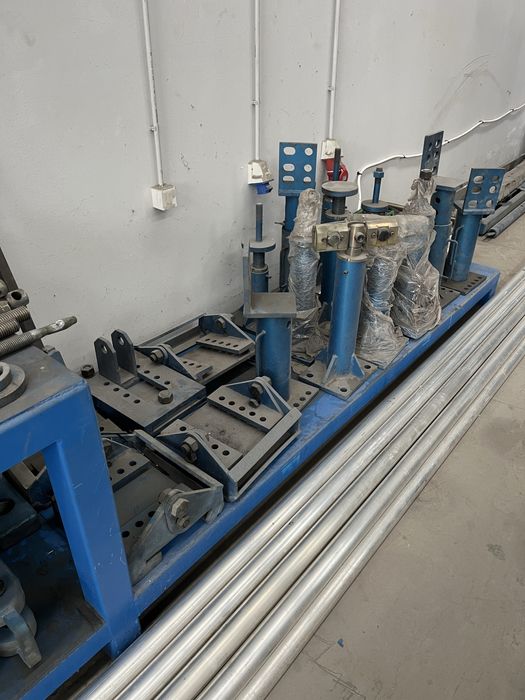 Стенд за разпъване на коли и камиони