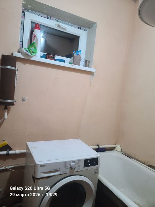 Uy sotiladi 3xona 4xona qilingan gaz suv svetdan
