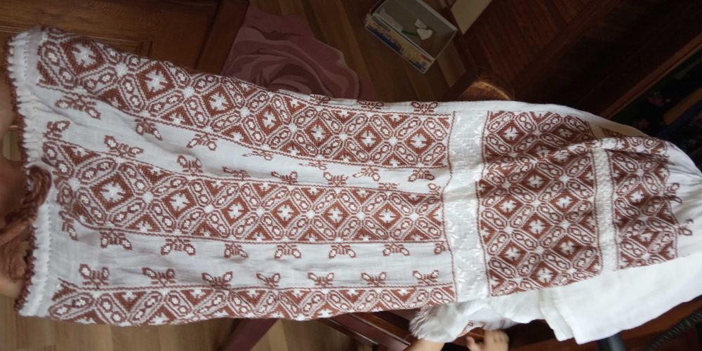 Ie tradițională lucrata manual