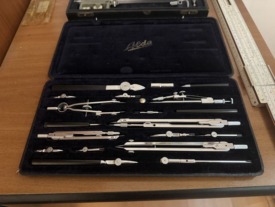 Антикварни чертожни инструменти