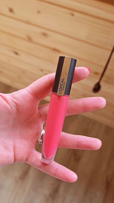 Ruj lichid mat L’Oreal Paris Rouge Signature