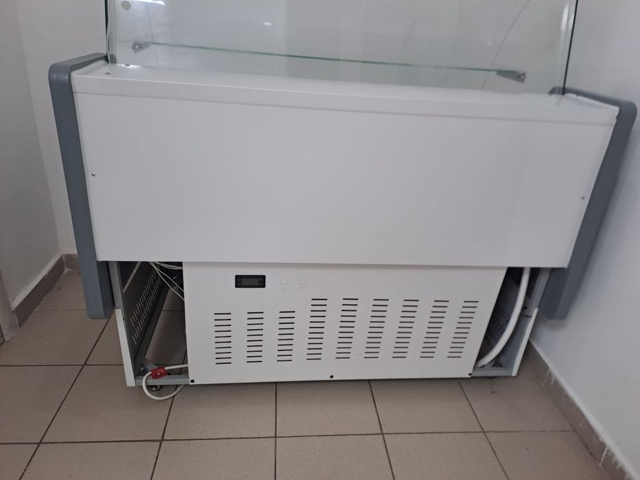 Холодильник витринный