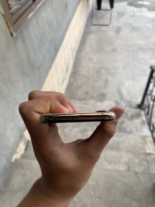 iPhone Xs ochilmagan 72%