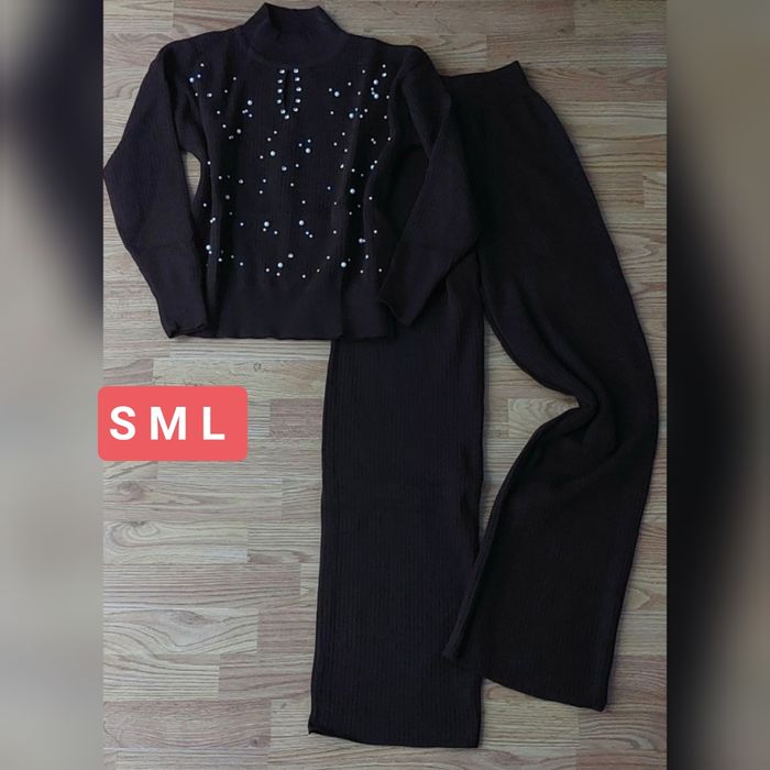 Compleuri elegante dama