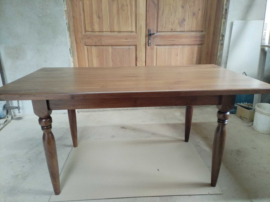 Орехова трапезна маса