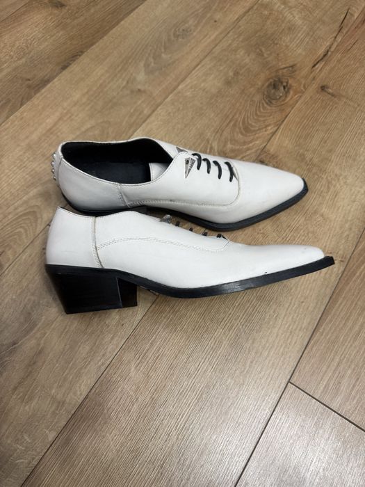 НОВИ Бели дамски обувки BRONX 39 номер