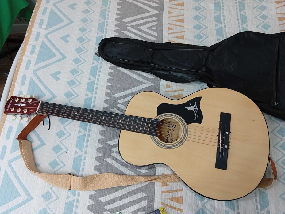 Гитара б/у в хорошем состоянии