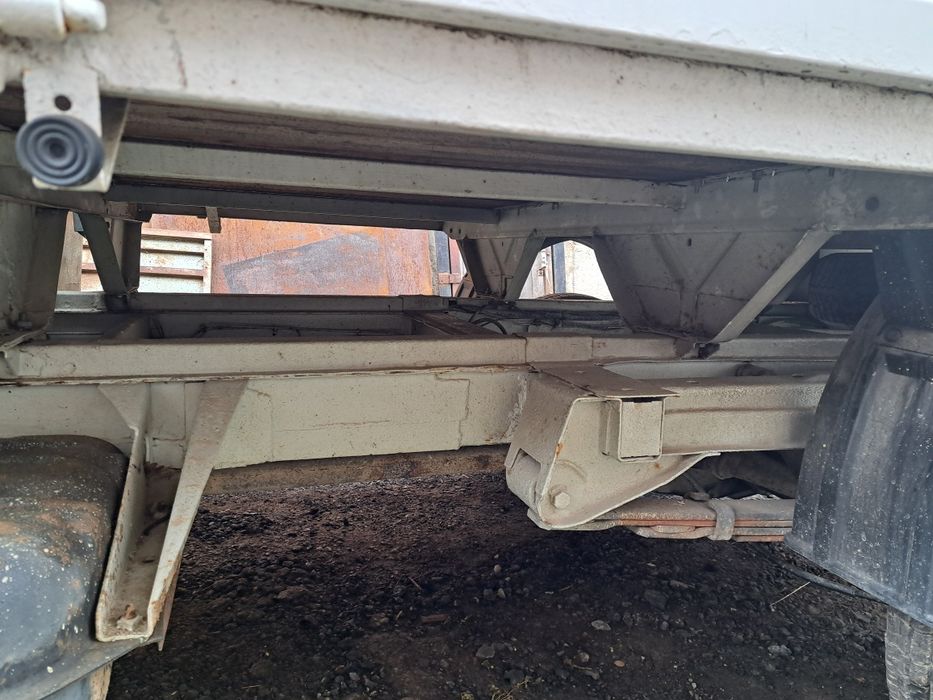 Продавам Mercedes 310 D