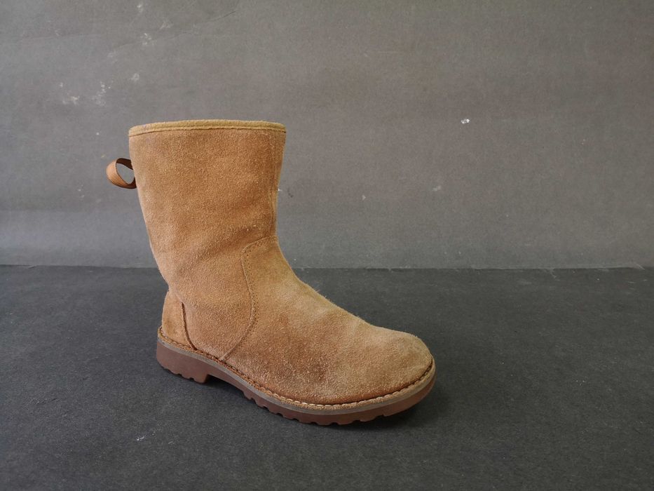 Ghete UGG 31 32  Bocanci PIELE incaltaminte copii  IMBLANITE Ca NOI