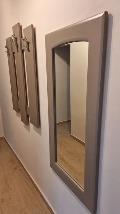 Огледало и закачалка за антре/коридор