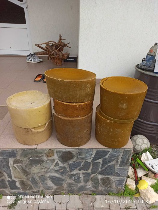 Vând miere ,boștină , ceara